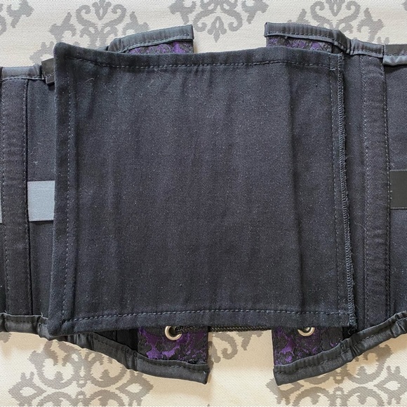 Purple brocade spring steel boned corset - Picture 8 of 10